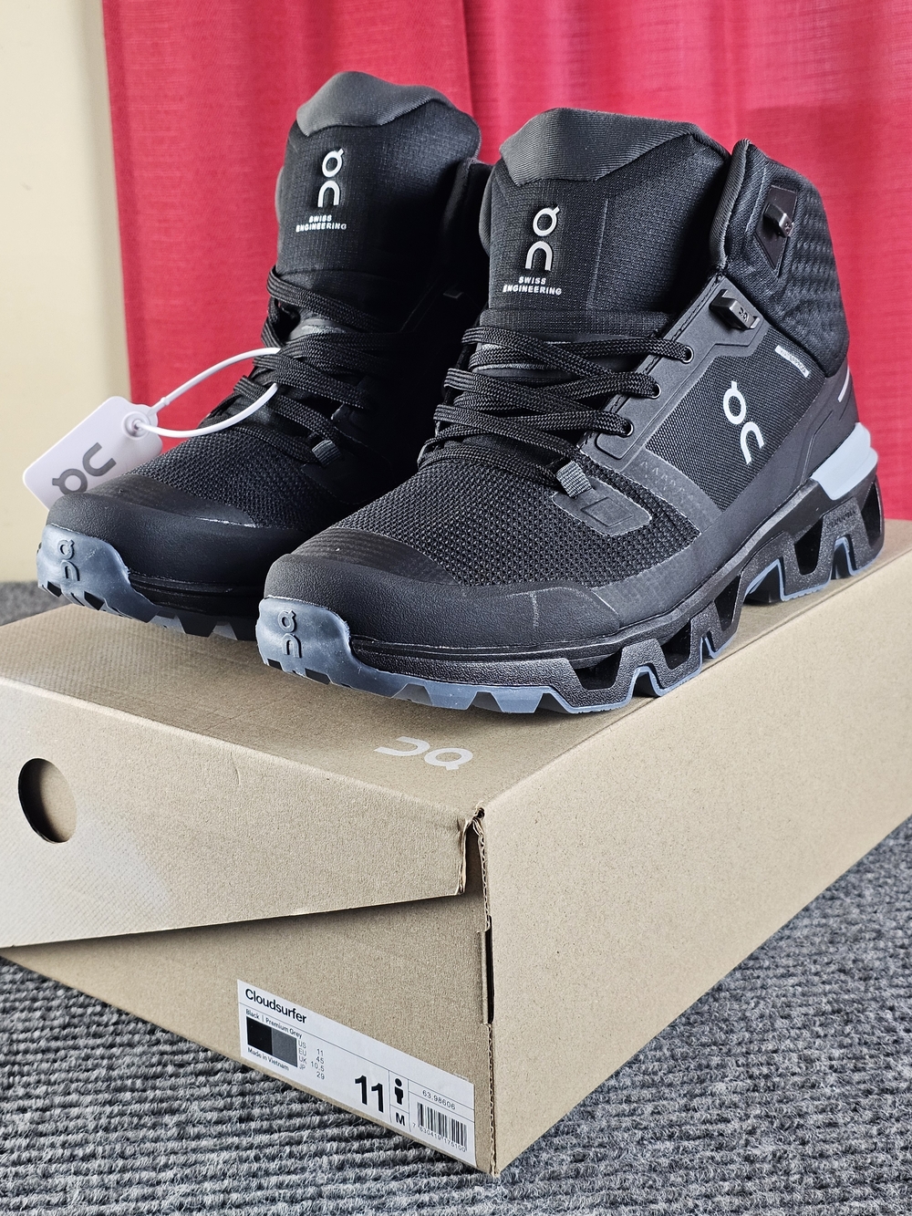 On Running Black Cloudrock Waterproof Mid-Top Trail Black Boots